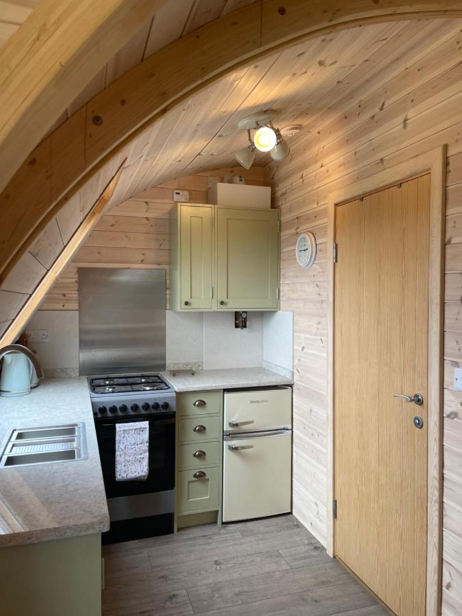 Готель Rabbit Glamping Pod School House Farm Leighton  Екстер'єр фото