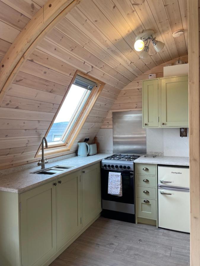 Готель Rabbit Glamping Pod School House Farm Leighton  Екстер'єр фото
